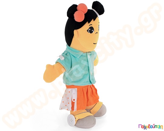 Ασιάτισσα κοριτσάκι-Μαθαίνω να ντύνομαι