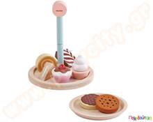 Σετ γλυκίσματα σε διώροφη ξύλινη πιατέλα  Παιδικές Κουζίνες - Ψυγεία - Πλυντήρια