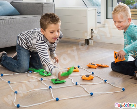 Επιδαπέδια τρίλιζα - Noughts and Crosses