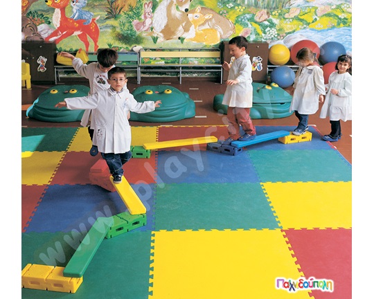 Διαδρομή ισορροπίας με 5 πλαστικές σανίδες, 6 τούβλα στήριξης, 24 βεντούζες