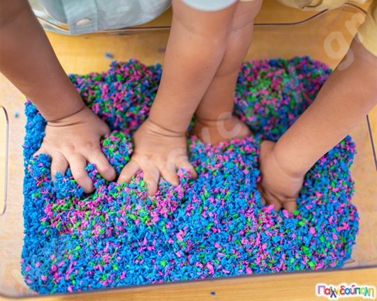 Εκπαιδευτικό Παιχνίδι Αισθήσεων Αφράτη πλαστελίνη Playfoam Pluffle Σετ 9 τεμαχίων