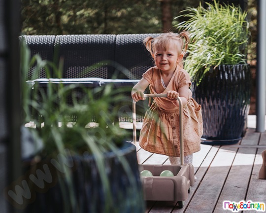 Μικρή παιδική περπατούρα