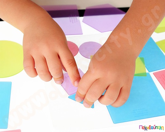 Κατασκευές διαφανή γεωμετρικά σχήματα